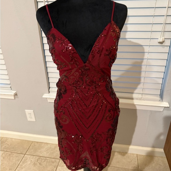 Windsor  Red Sequin Cocktail Dress - Picture 2 of 9